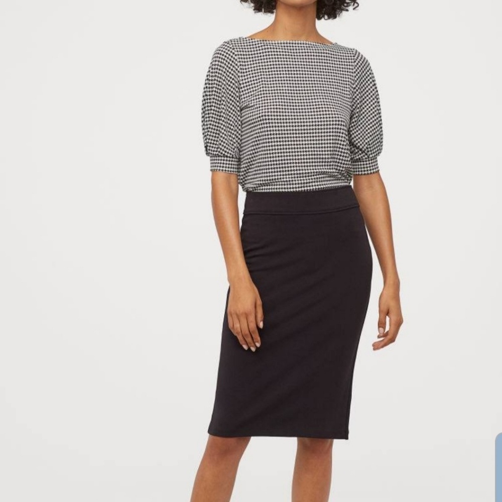 H&M (S) Pencil Skirt NWOT - Black- Knee length